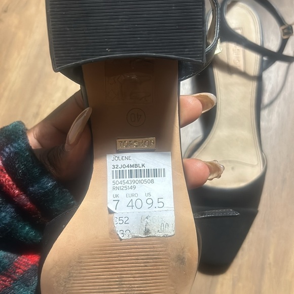 New Tooshop Black Strappy Heels looks just like the Chanel - Picture 3 of 6